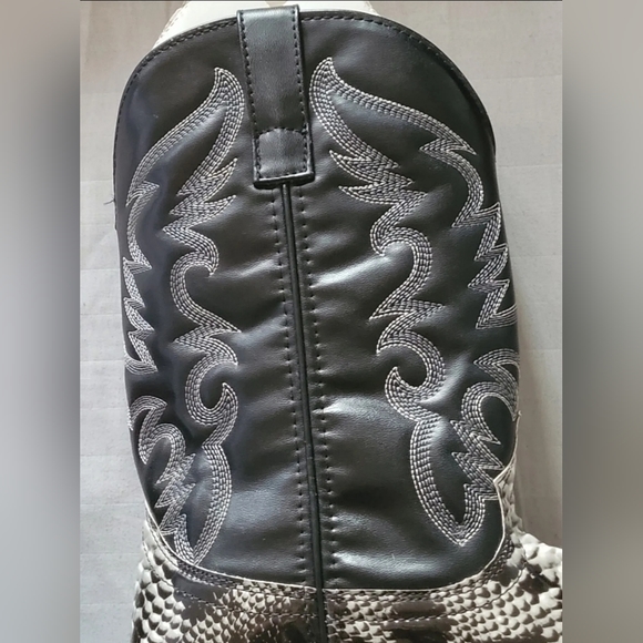 Laredo Monty Black & White Snake Print Boots - Picture 3 of 9